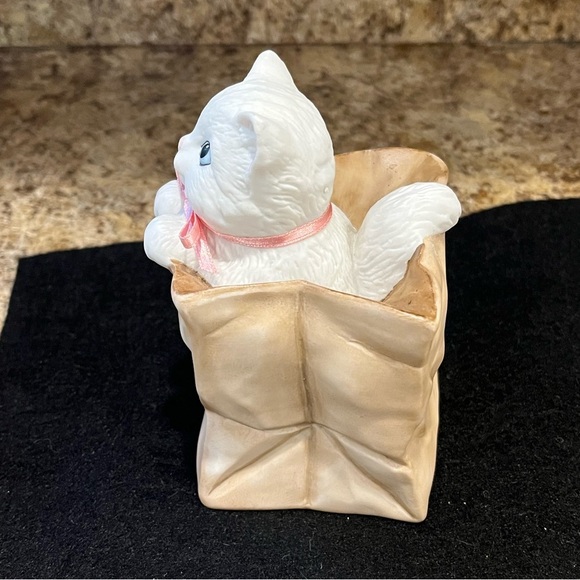 San Francisco Music Box Co. Ceramic Cat Figurine with Pink Bow Music Box - Picture 7 of 13